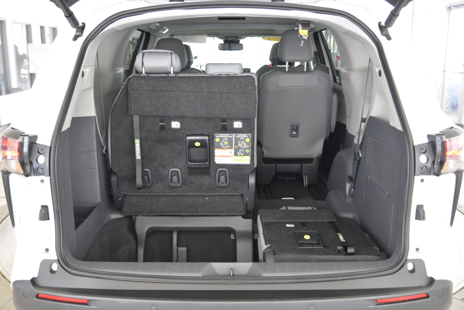 Used 2024 Toyota Sienna XLE AWD/4WD image 33