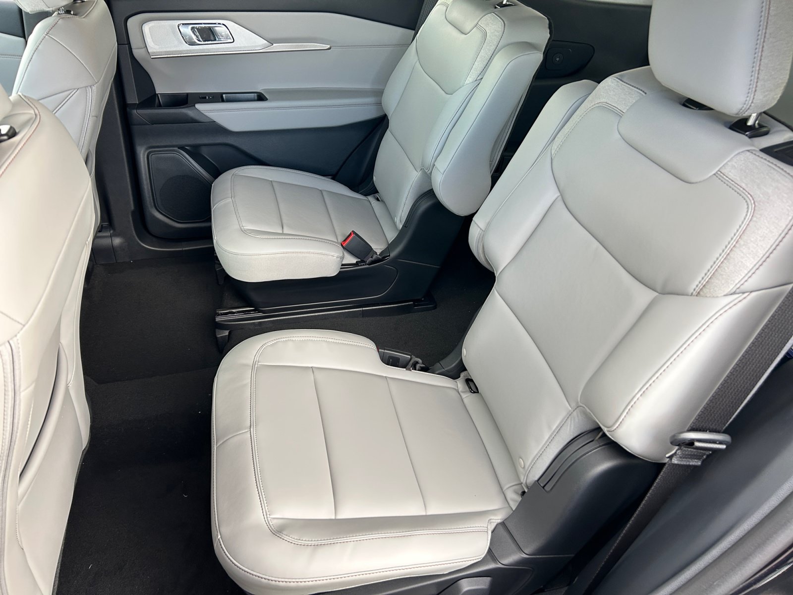 New 2026 Ford Explorer Active w/ Active Comfort Package RWD image 17