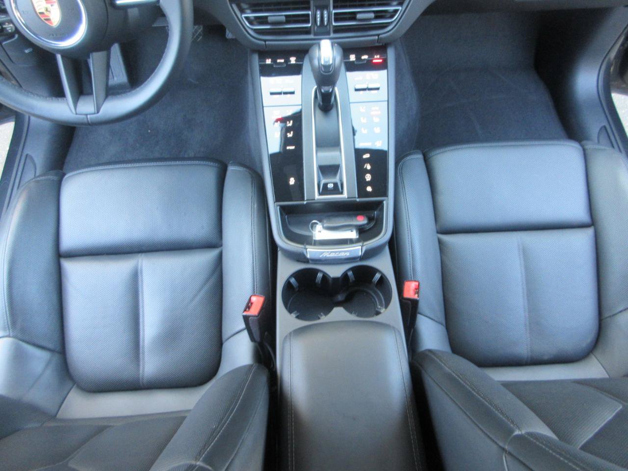 Used 2025 Porsche Macan w/ Premium Package Plus AWD/4WD image 19