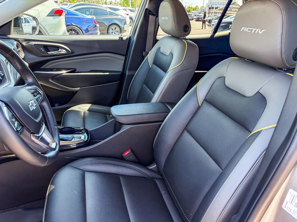 Used 2025 Chevrolet Trax ACTIV w/ Sunroof Package FWD image 38