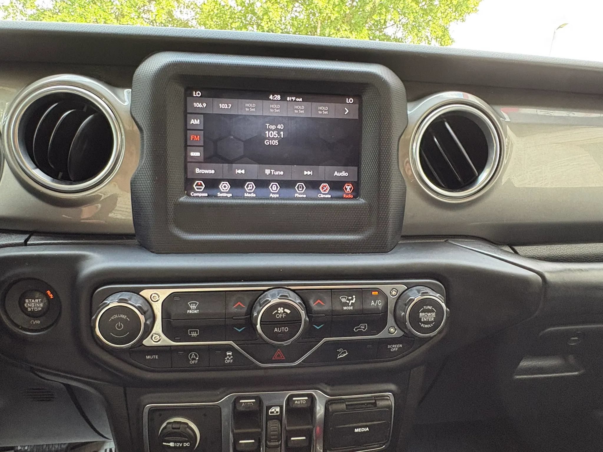 Used 2019 Jeep Wrangler Unlimited Sahara w/ LED Lighting Group AWD/4WD image 39