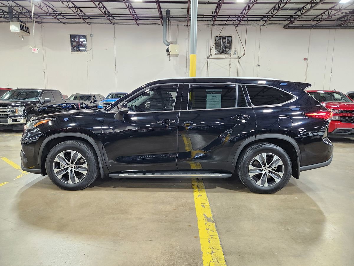 Used 2022 Toyota Highlander XLE FWD image 7