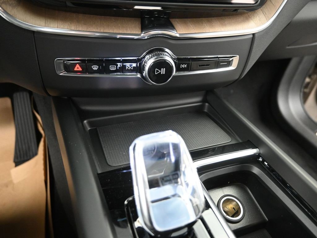 New 2026 Volvo XC60 B5 Plus w/ Protection Package Premier image 23