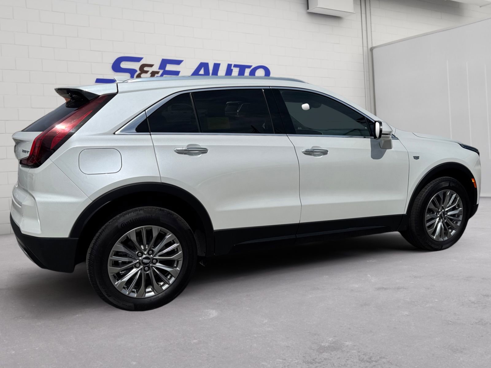 Used 2024 Cadillac XT4 Premium Luxury AWD/4WD image 4