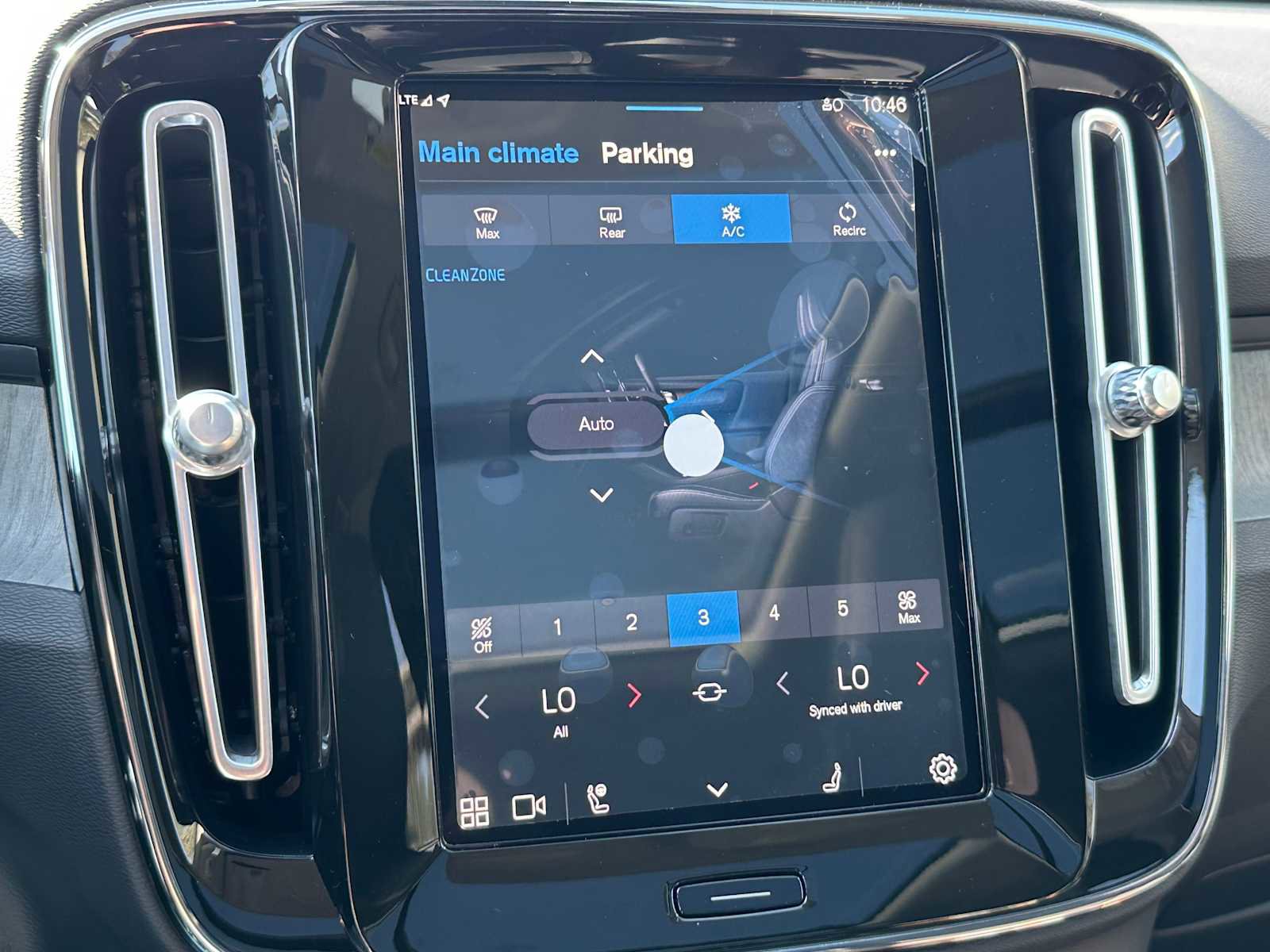 New 2025 Volvo XC40 B5 Ultra w/ Climate Package image 27