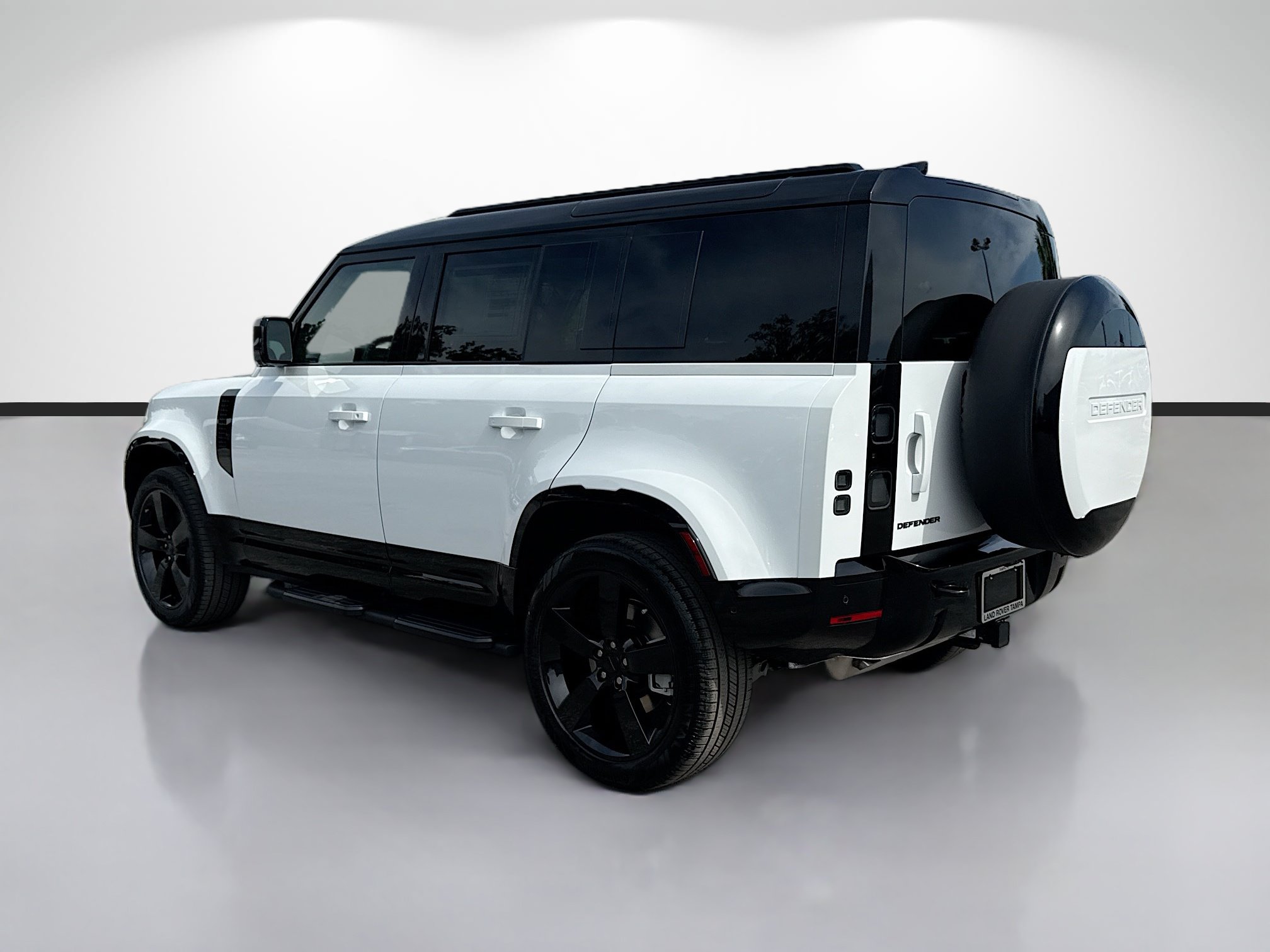 New 2026 Land Rover Defender 110 X-Dynamic SE AWD/4WD image 3
