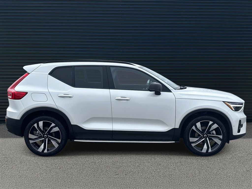 New 2026 Volvo XC40 B5 Ultra w/ Climate Package AWD/4WD image 4