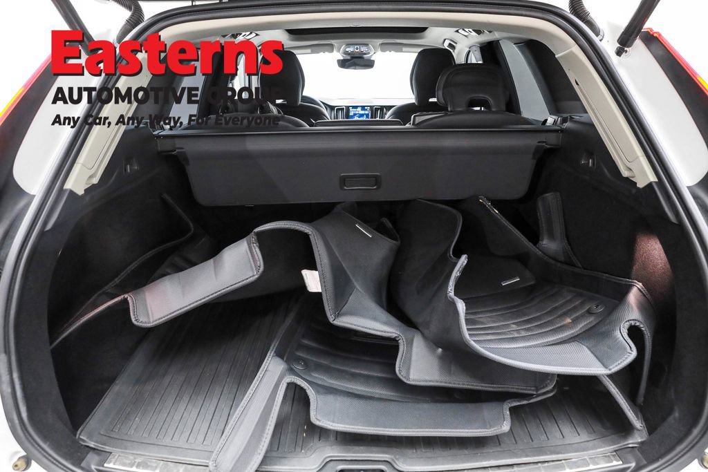 Used 2023 Volvo XC60 B5 Plus image 9