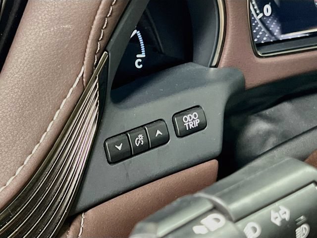 Used 2018 Lexus LS 500 w/ Accessory Package (Z2) RWD image 11