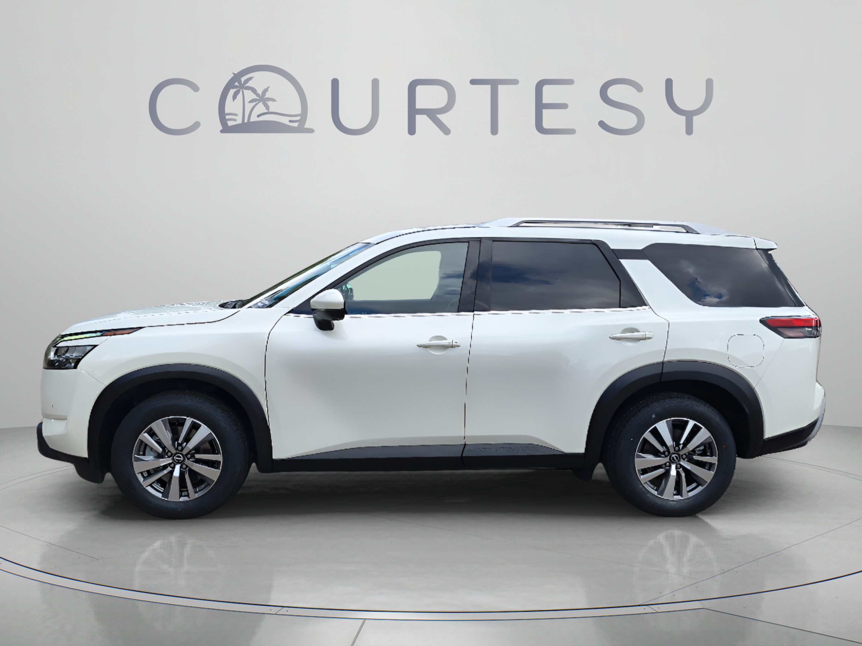 Certified 2022 Nissan Pathfinder SL w/ Cargo Package AWD/4WD image 2