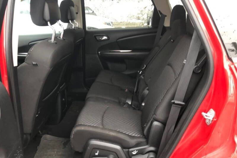 Used 2015 Dodge Journey SXT w/ Flexible Seating Group image 3