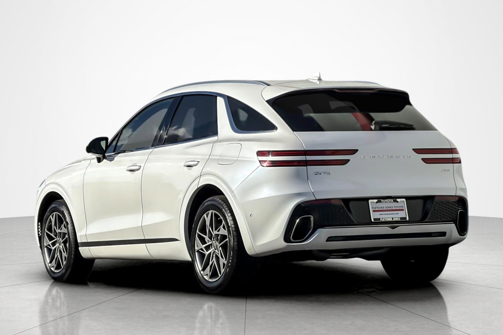Used 2023 Genesis GV70 2.5T w/ Advanced Package image 3