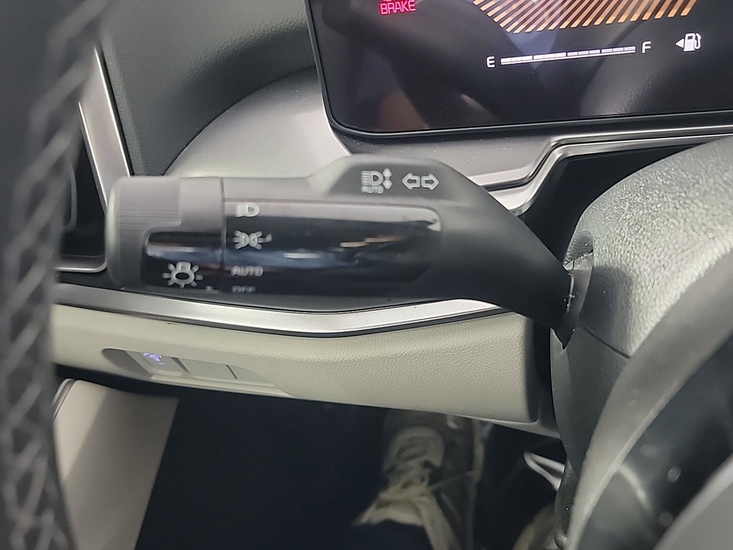 Used 2025 Kia Sorento S image 29