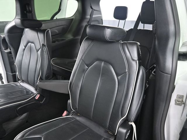 Used 2025 Chrysler Pacifica Limited image 21