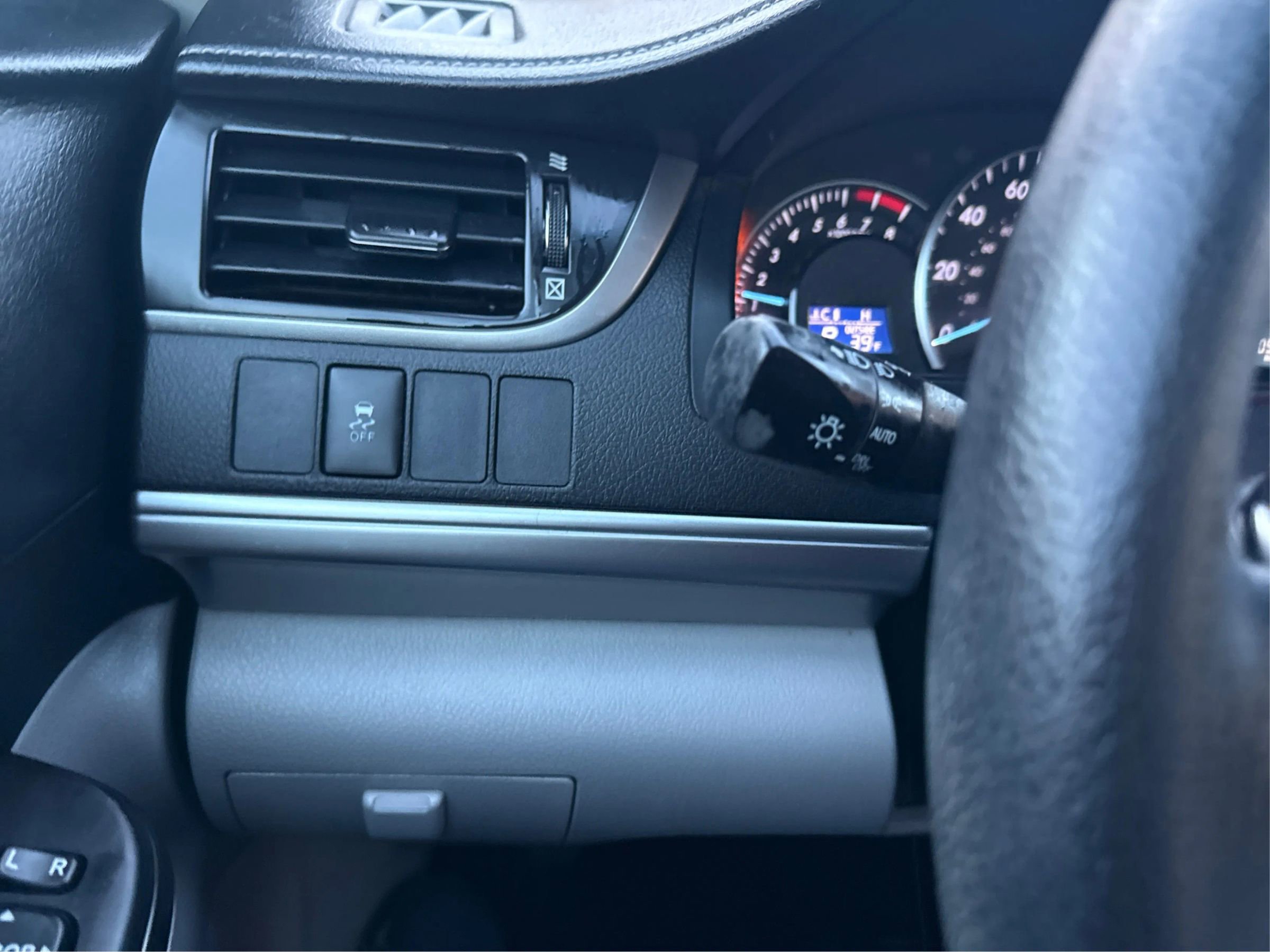 Used 2012 Toyota Camry LE image 23