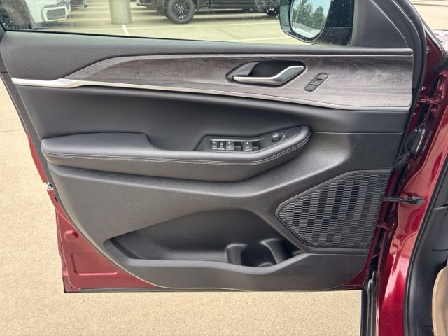 Used 2024 Jeep Grand Cherokee L Limited AWD/4WD image 19
