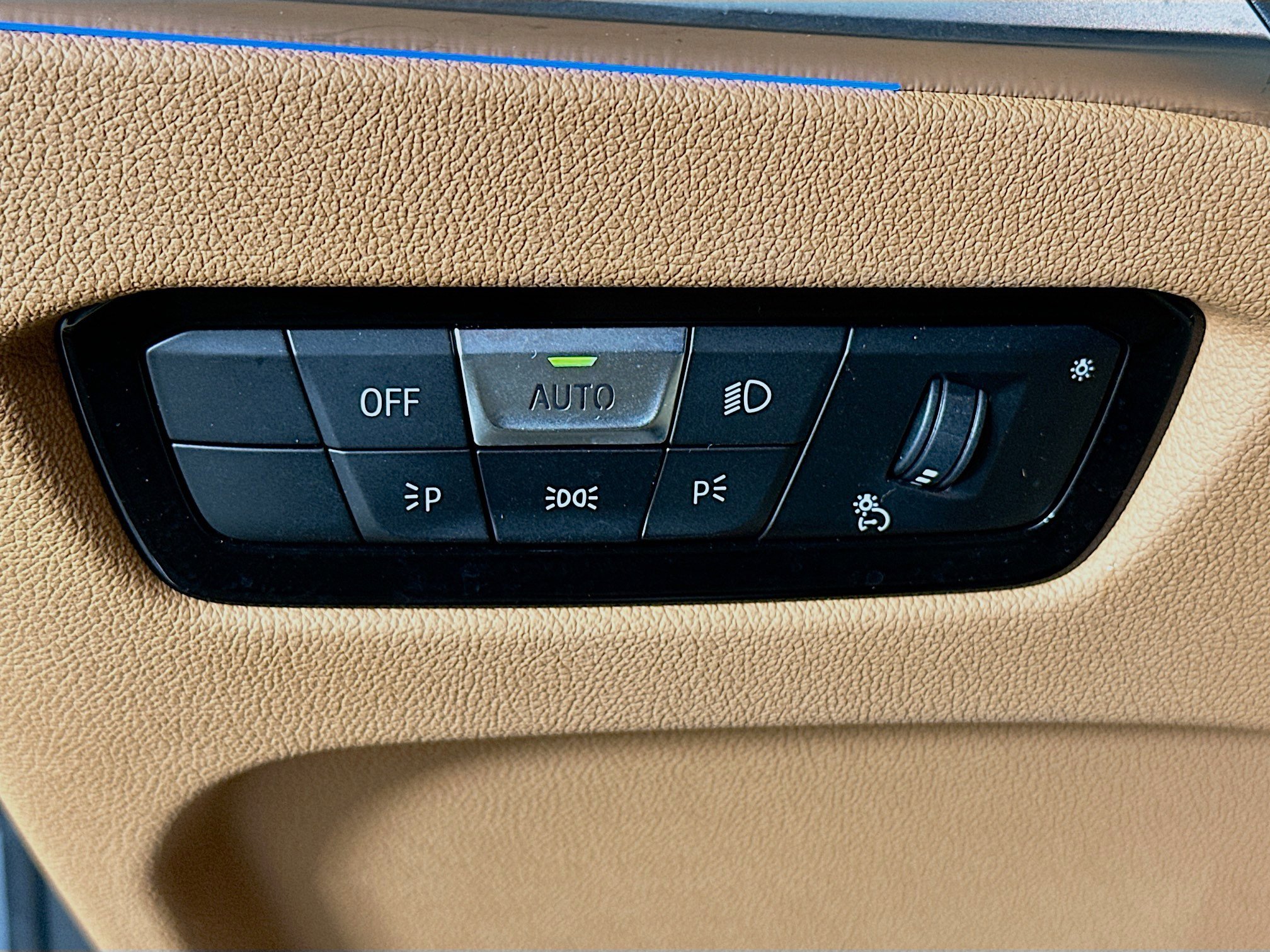 Used 2024 BMW 330i xDrive Sedan w/ Premium Package image 17