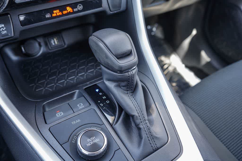 Used 2025 Toyota RAV4 LE AWD/4WD image 23