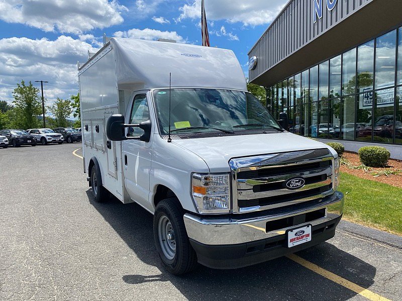New 2027 Ford E-350 and Econoline 350 Super Duty w/ Power Equipment Group RWD image 3