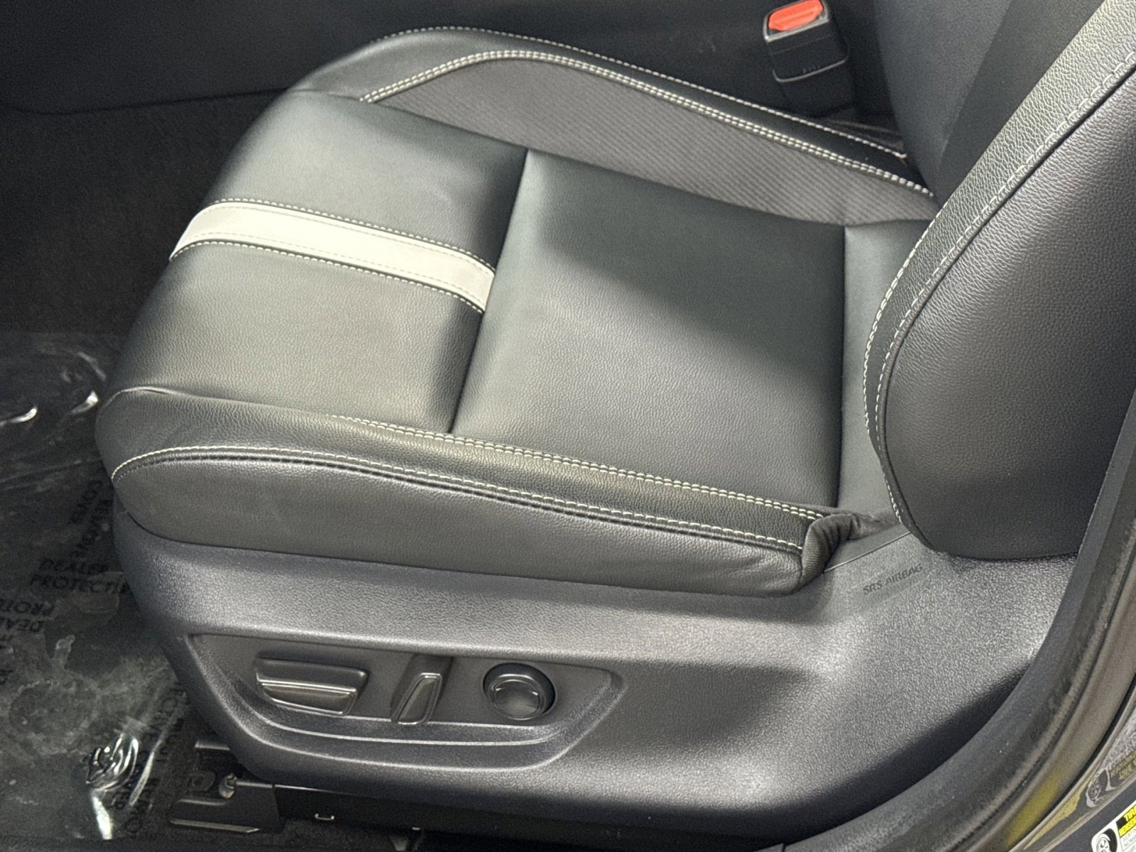 Used 2025 Toyota Camry SE w/ Convenience Package image 17