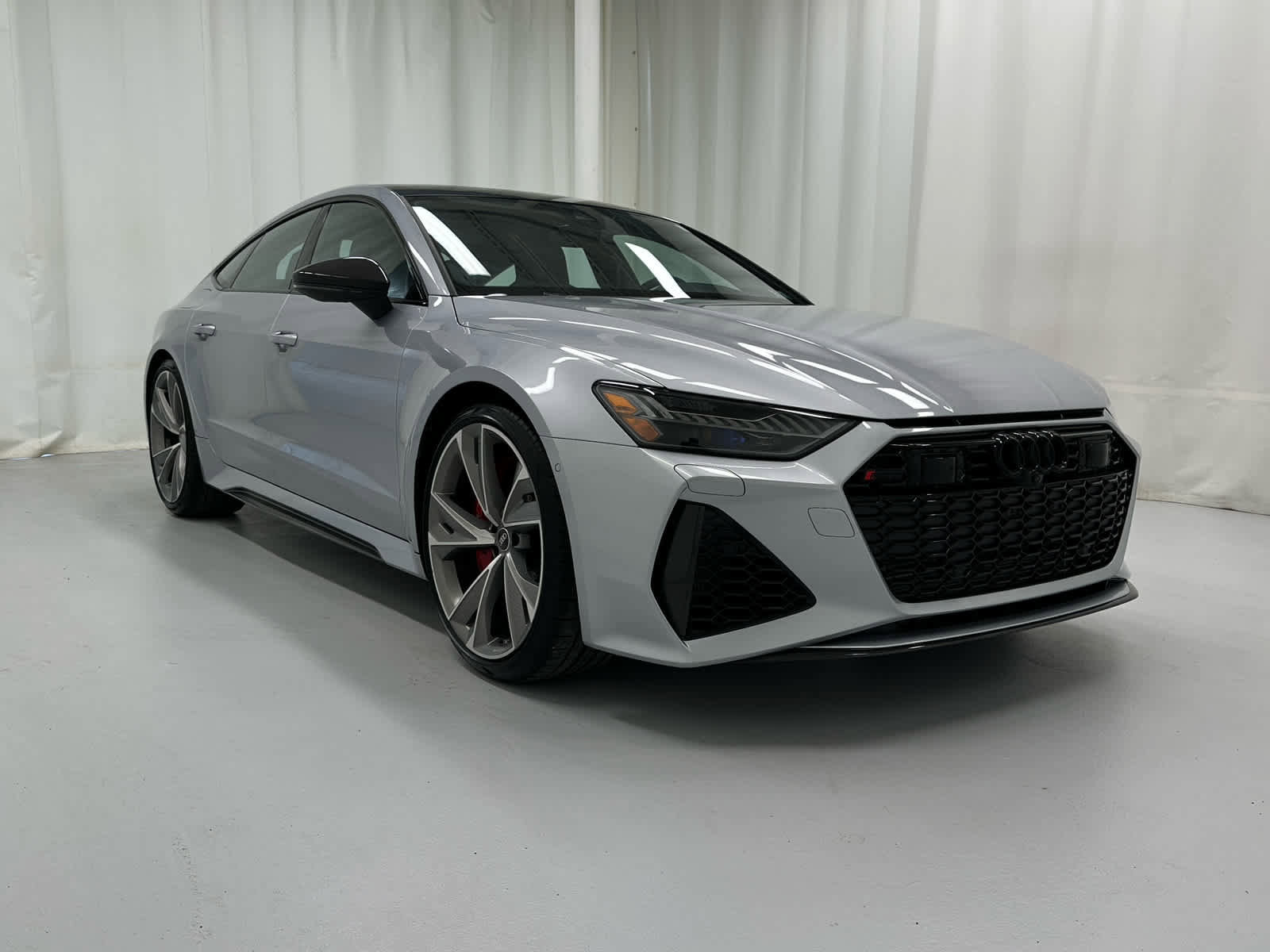 Used 2023 Audi RS 7 Sportback w/ Carbon Optic Package AWD/4WD image 2