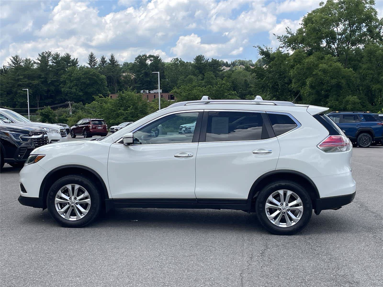 Used 2016 Nissan Rogue SV w/ SV Premium Package AWD/4WD image 2