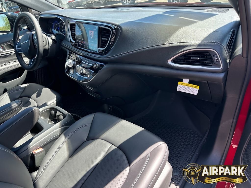 New 2025 Chrysler Pacifica Select image 11