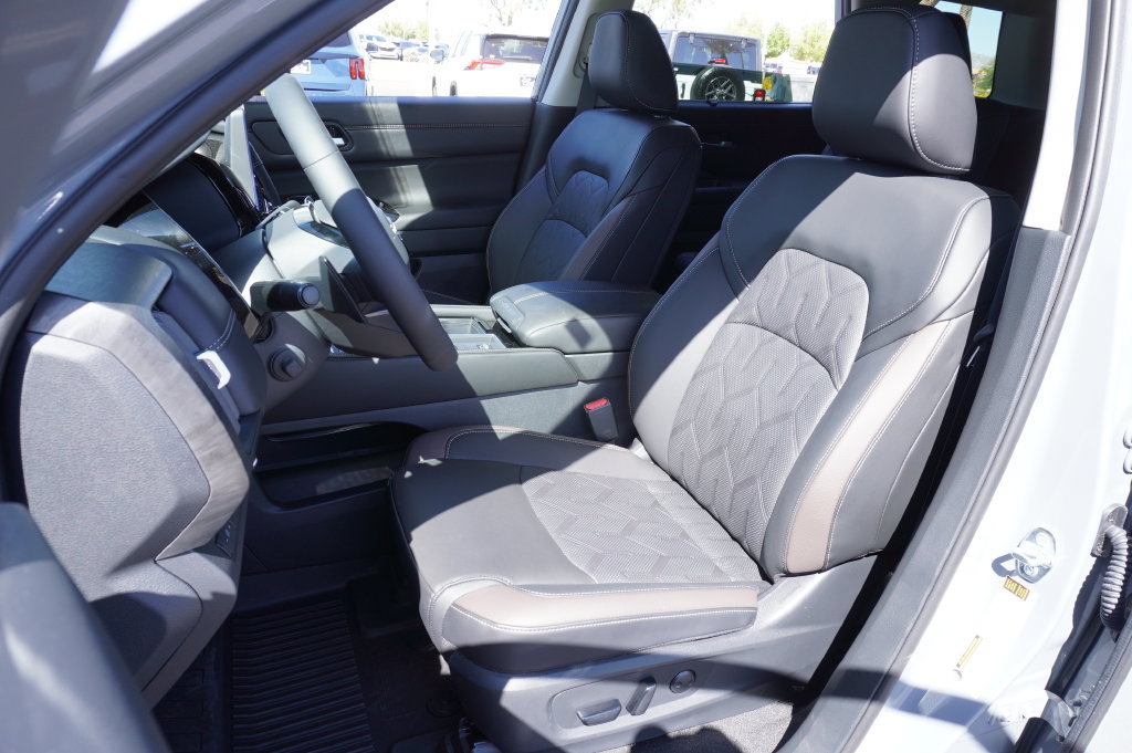 New 2026 Nissan Pathfinder Platinum FWD image 15