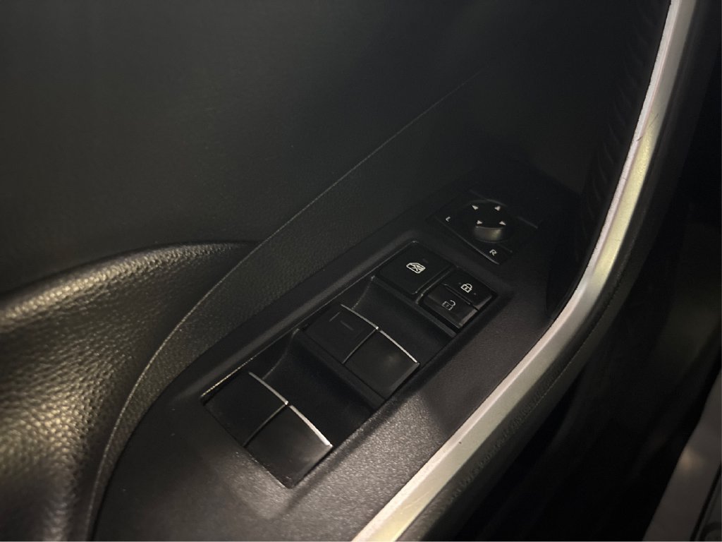 Used 2019 Toyota RAV4 XLE Premium FWD image 37