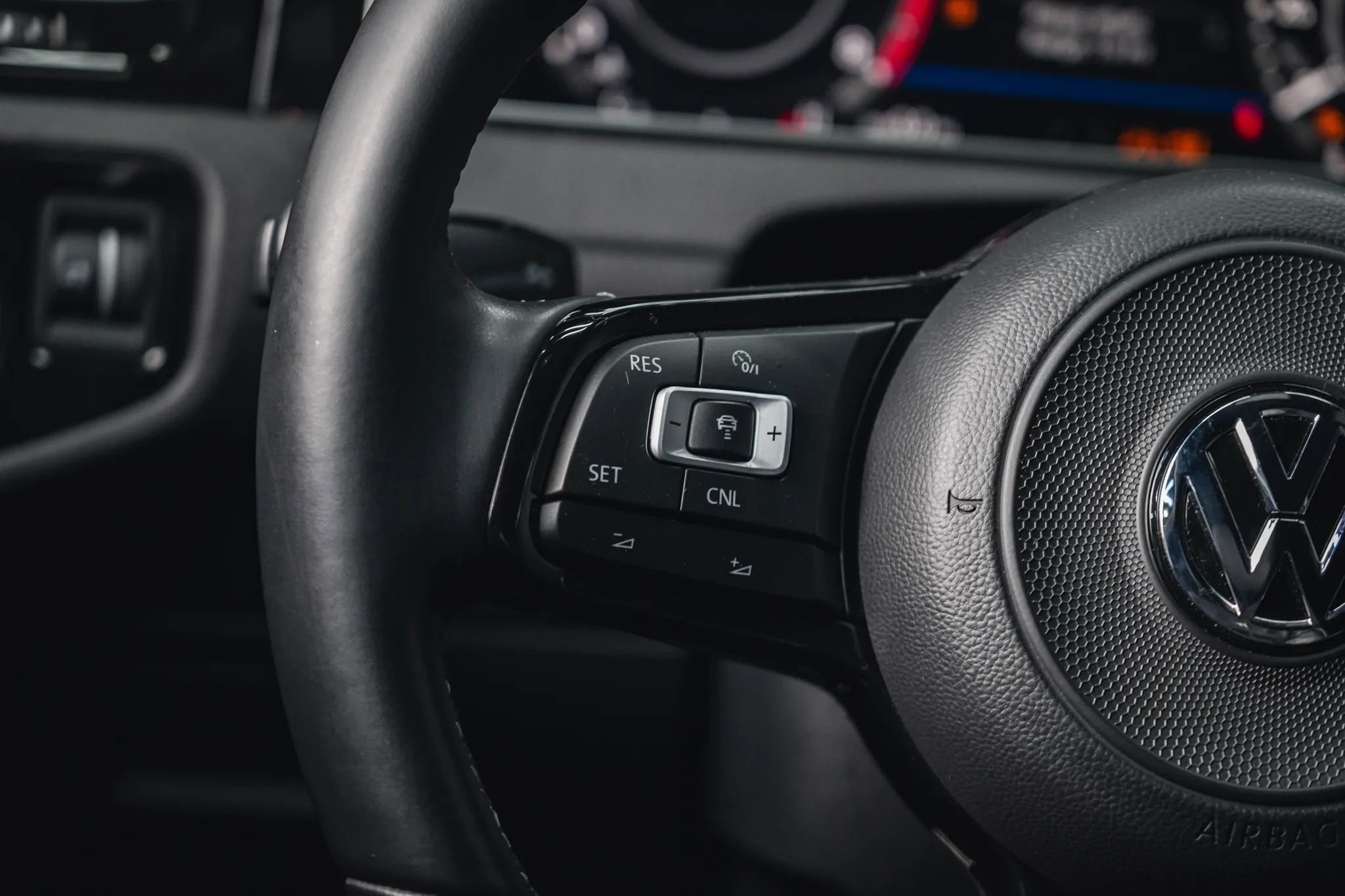 Used 2018 Volkswagen Golf R 4-Door image 47