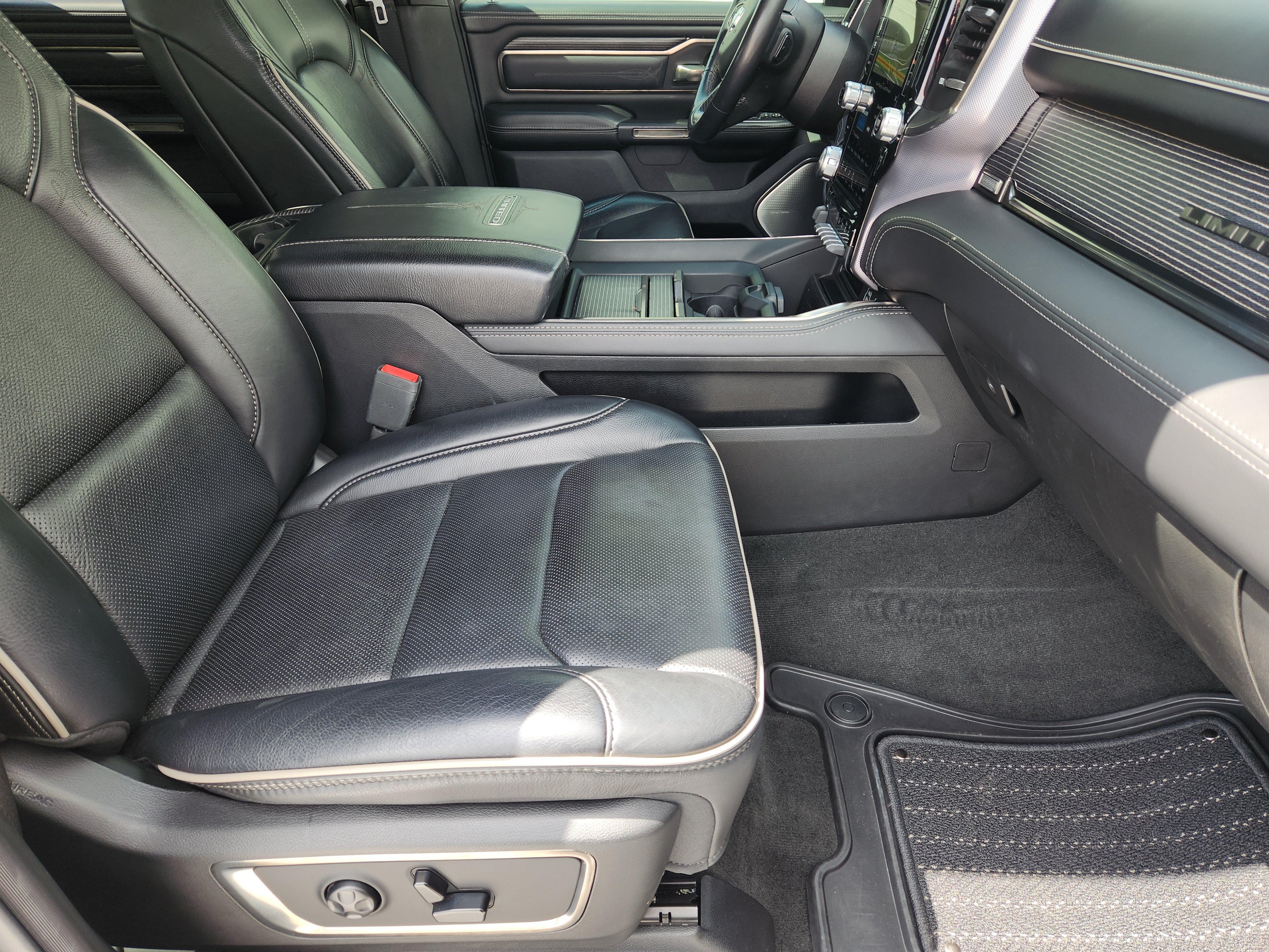 Used 2020 RAM 1500 Limited AWD/4WD image 18