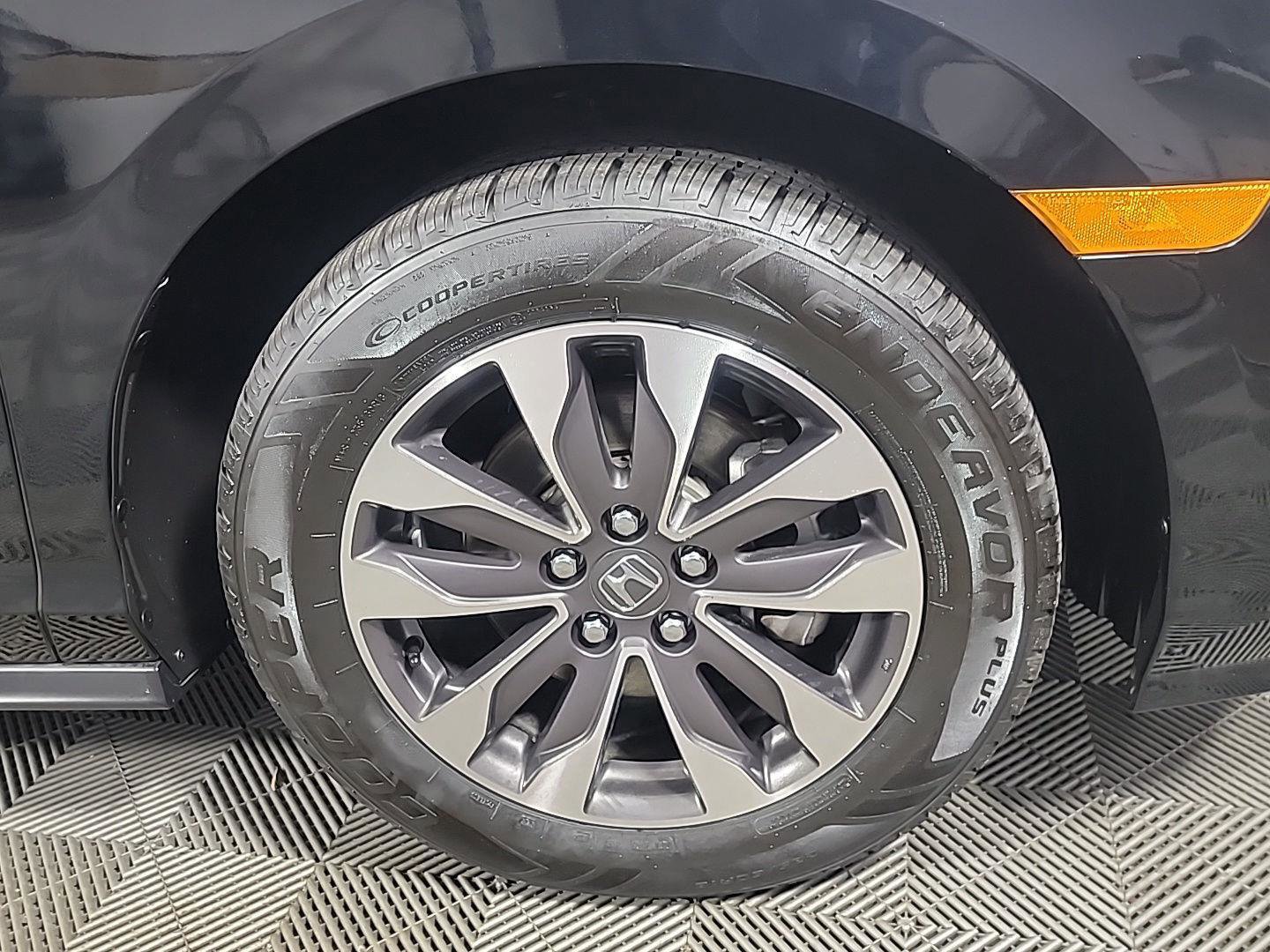 Certified 2024 Honda Odyssey EX-L image 3