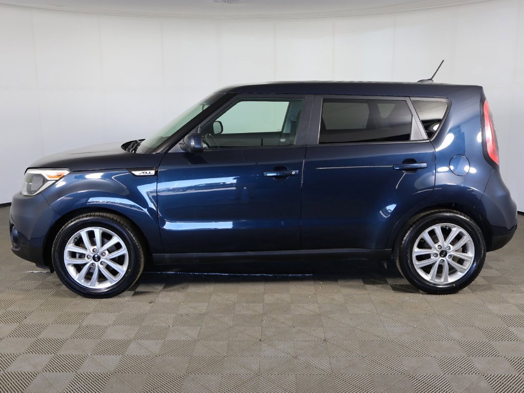 Used 2017 Kia Soul + image 10