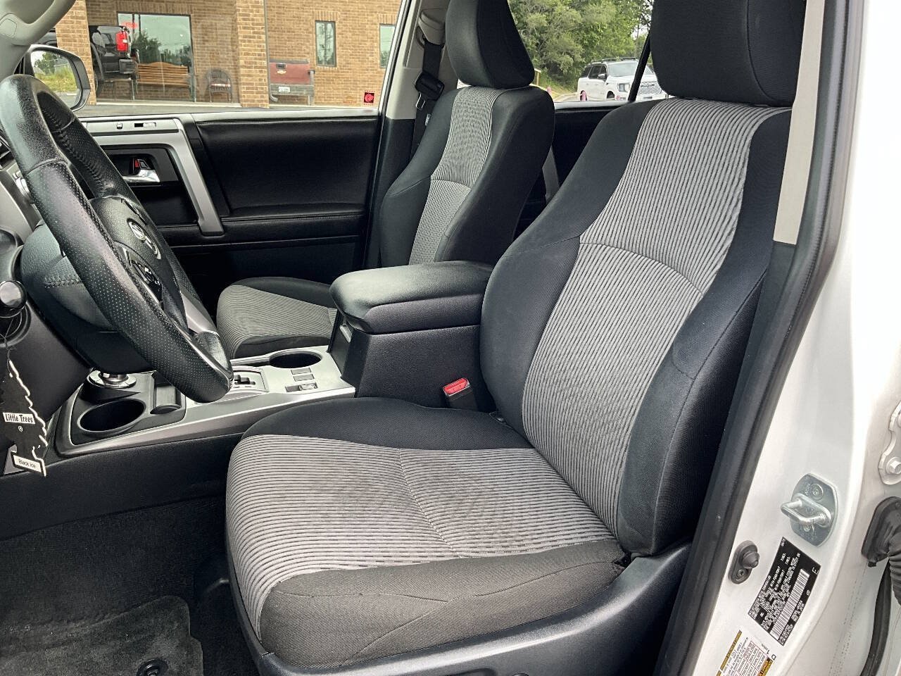 Used 2015 Toyota 4Runner SR5 w/ Four Season Floor Mat Package AWD/4WD image 10