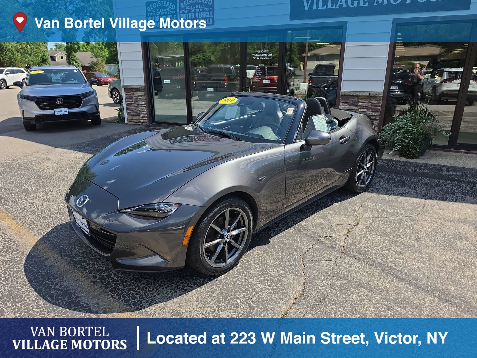 Used 2019 MAZDA MX-5 Miata Grand Touring w/ GT-S Package RWD image 9