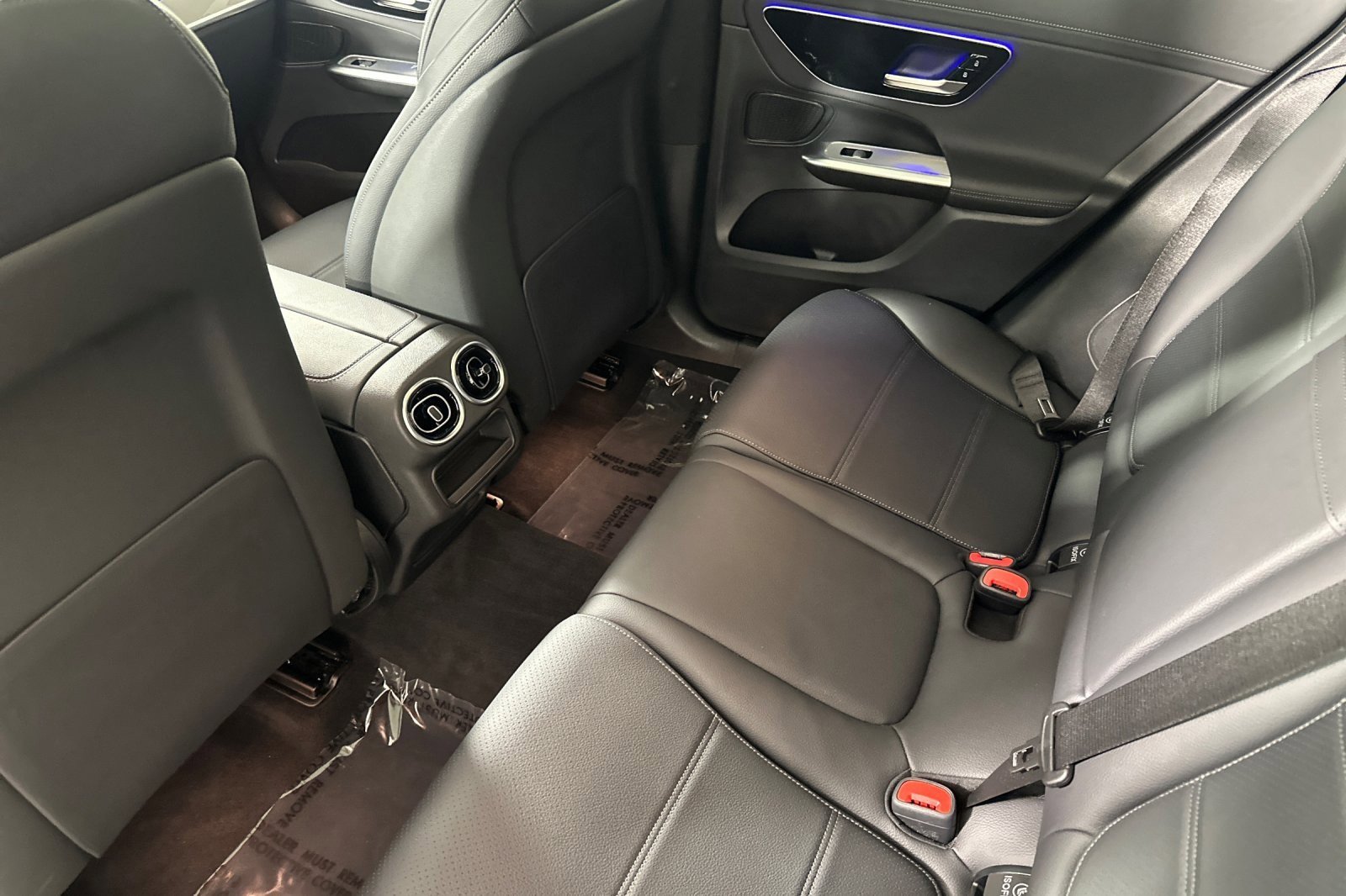 Used 2025 Mercedes-Benz GLC 300 4MATIC image 11