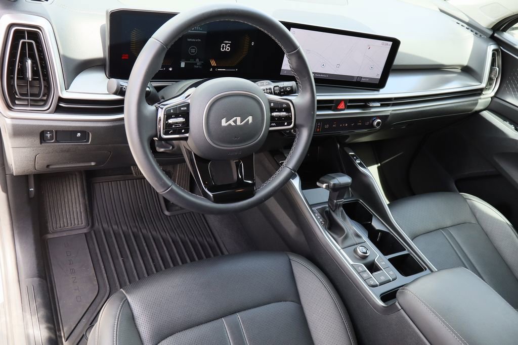 Used 2025 Kia Sorento S image 10
