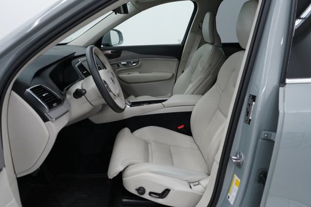 Used 2025 Volvo XC90 B6 Ultra w/ Lounge Package AWD/4WD image 13