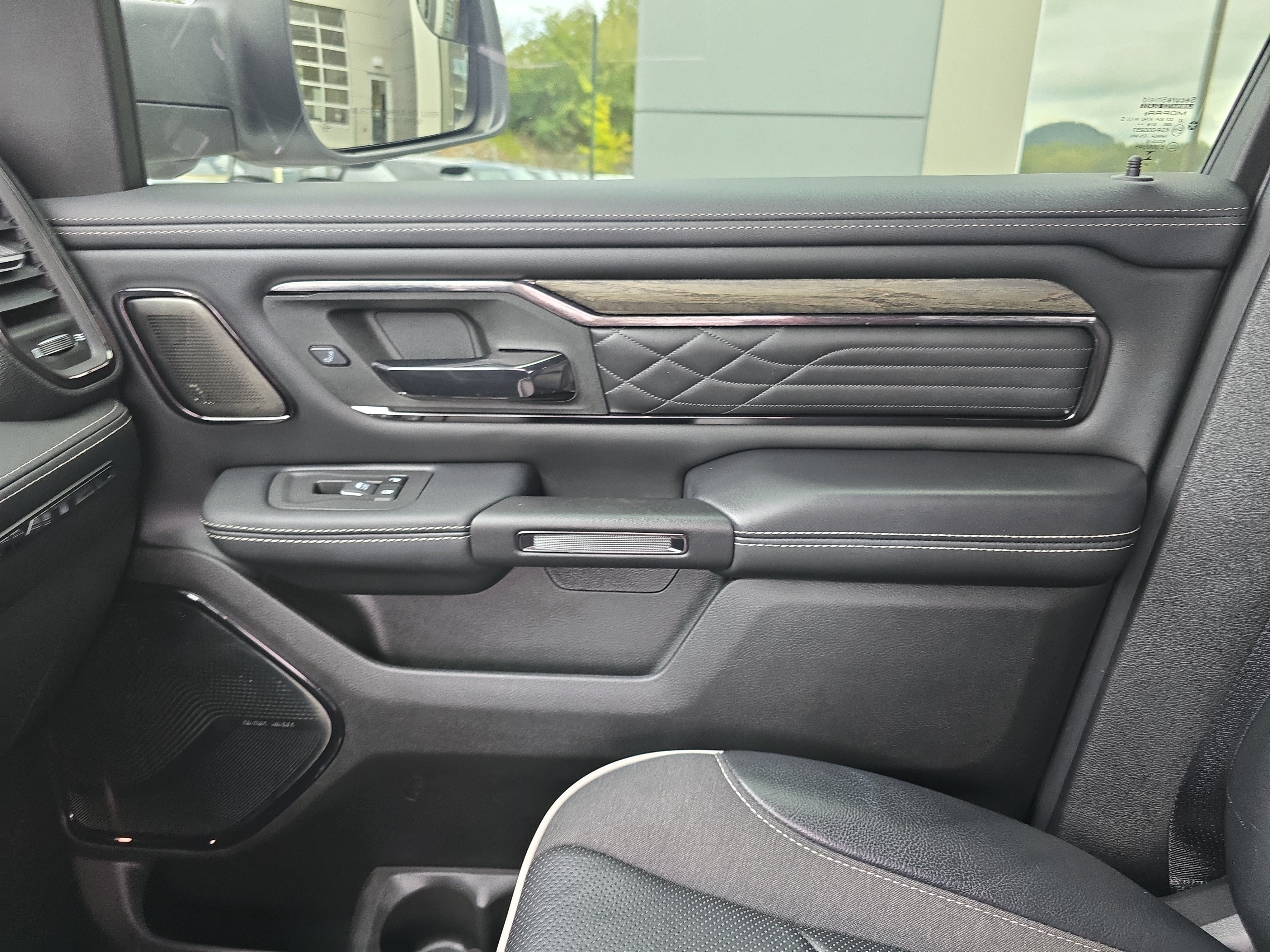 Used 2025 RAM 1500 Limited AWD/4WD image 25