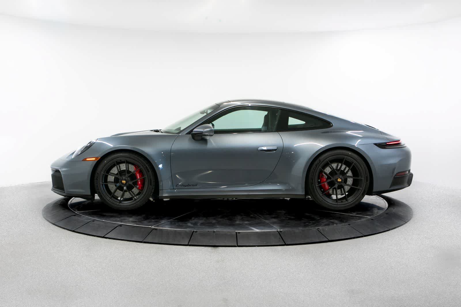 New 2026 Porsche 911 Carrera GTS RWD image 2