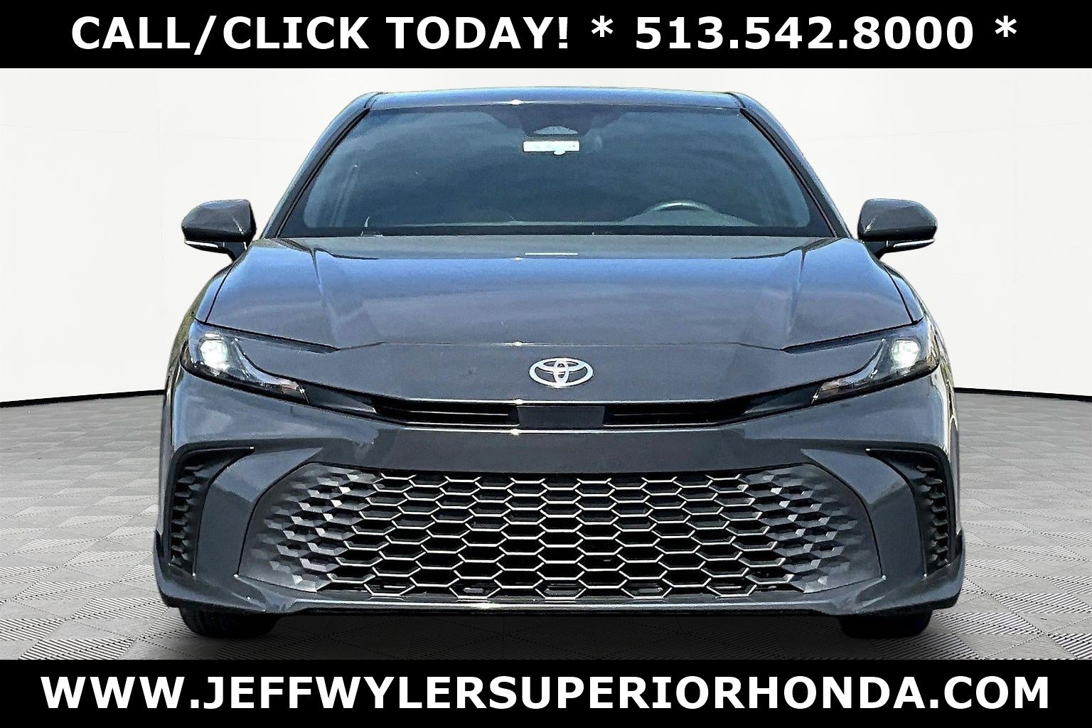 Used 2025 Toyota Camry SE FWD image 2