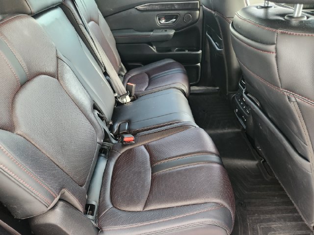 Used 2025 Honda Pilot Black Edition image 31