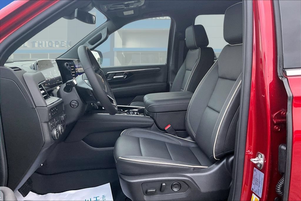 New 2025 Chevrolet Suburban Premier w/ Sun And Tow Package AWD/4WD image 24