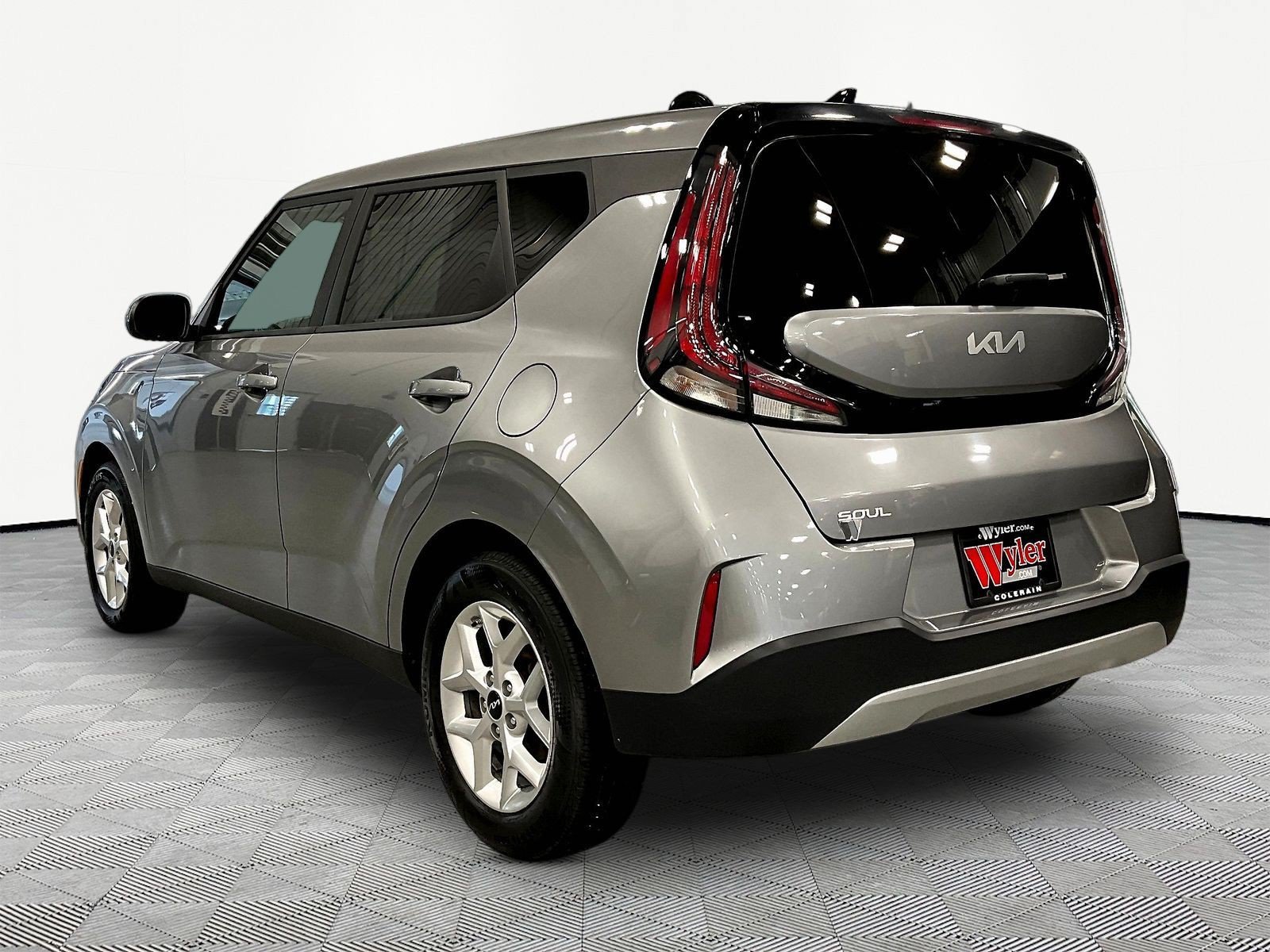 Used 2024 Kia Soul LX w/ Option Group 015 FWD image 4