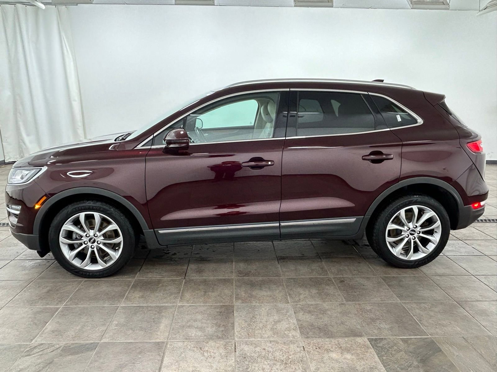 Used 2018 Lincoln MKC Select w/ Select Plus Package image 2