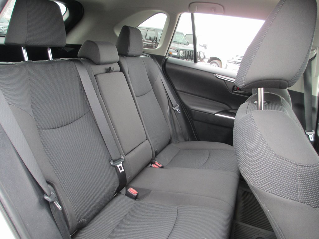 Used 2021 Toyota RAV4 LE image 16