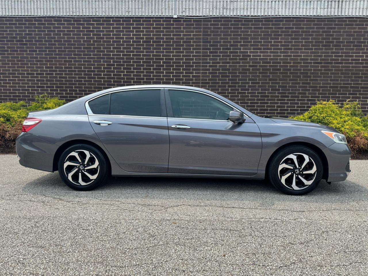 Used 2017 Honda Accord EX-L image 28