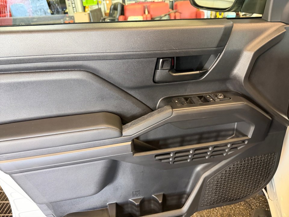 Used 2025 Toyota Tacoma SR5 AWD/4WD image 32