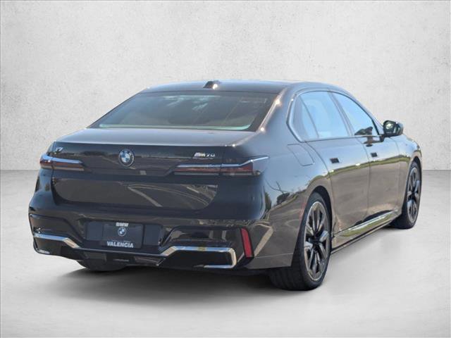 Used 2024 BMW i7 M70 w/ Premium Package image 2