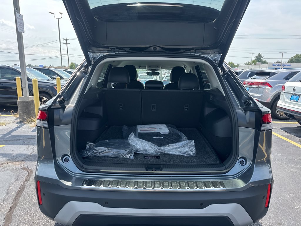 New 2026 Volkswagen Tiguan SE FWD image 24